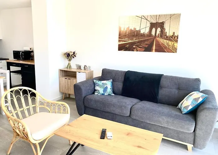 מלון דירות Blue Agosta 4*